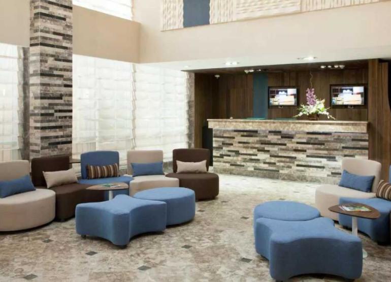 Парк Инн от Рэдиссон Измайлово: Вид главного ресепшен здания